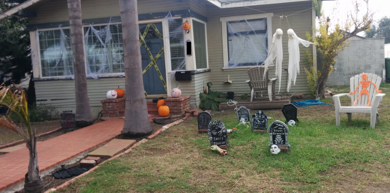 Illustration for article titled Halloween Decorations From a Few Neighborhoods